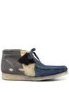 Stain Shade Wallabee Boots In 蓝色