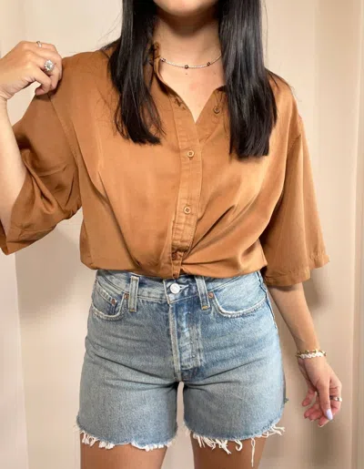 Stateside Cropped Twist Shirt In Toffee In Brown