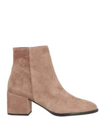 Status Woman Ankle Boots Taupe Size 10 Leather In Multi
