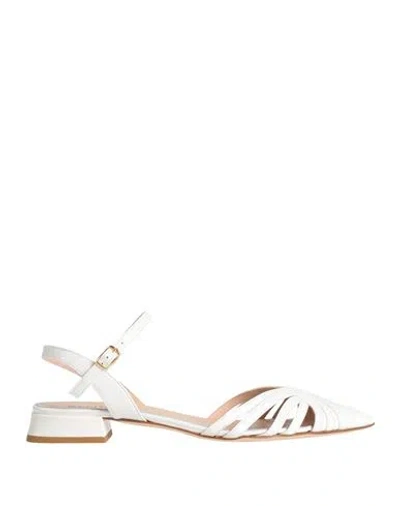 Status Woman Ballet Flats White Size 11 Leather