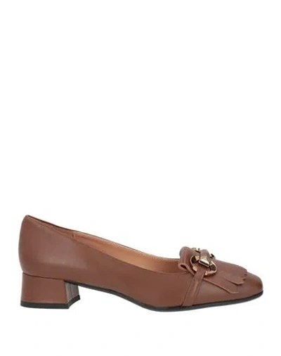 Status Woman Loafers Light Brown Size 8 Leather