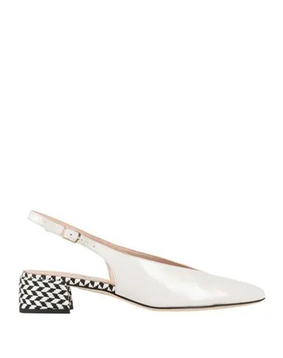 Status Woman Pumps White Size 8 Leather