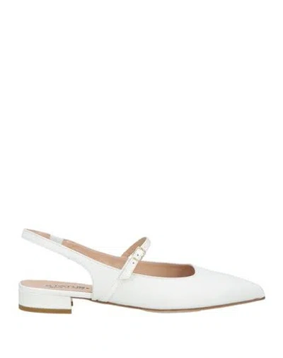 Status Woman Pumps White Size 8 Leather In Multi