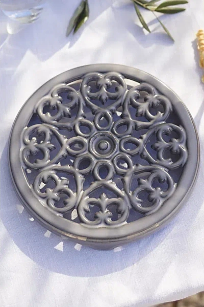 Staub Cast Iron Round Lilly Trivet In Graphite Grey