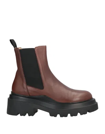 Stele Ankle Boots In Brown