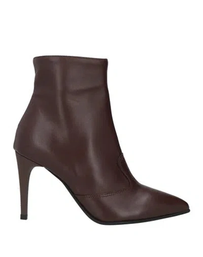 Stele Woman Ankle Boots Cocoa Size 10 Soft Leather In Brown