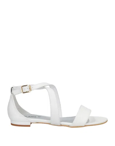 Stele Sandals In White