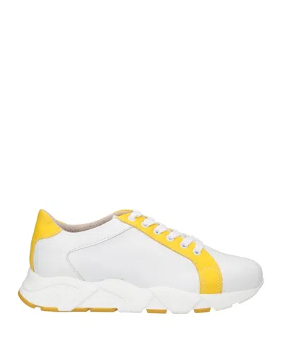 Stele Sneakers In White
