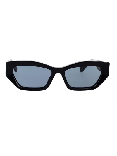Stella Mccartney Cat-eye Frame Sunglasses In 01a