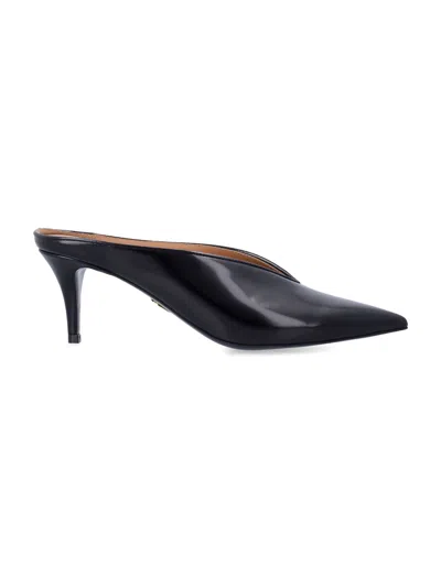 Stella Mccartney Chic Flat Shoes For Modern Women In Black