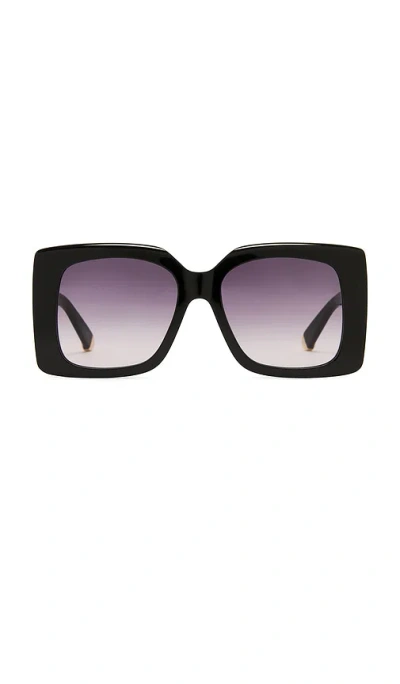 Stella Mccartney Medallion Sunglasses In Black