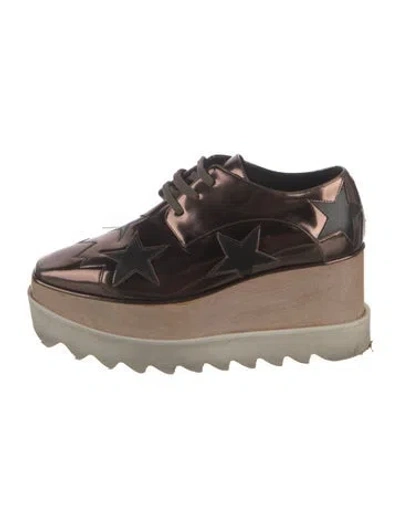 Pre-owned Stella Mccartney Patent Leather Graphic Print Pumps In Metallic
