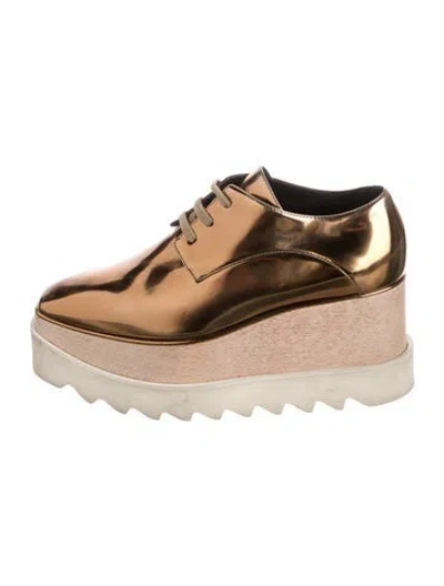 Pre-owned Stella Mccartney Patent Leather Pumps In Gold/metallic