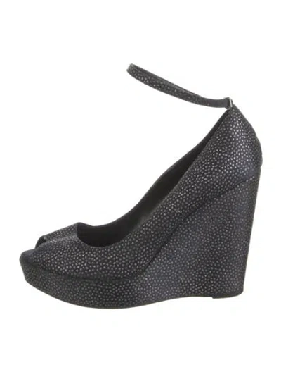 Pre-owned Stella Mccartney Pumps In Black