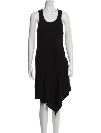 Pre-owned Stella Mccartney Scoop Neck Knee-length Dress In Black