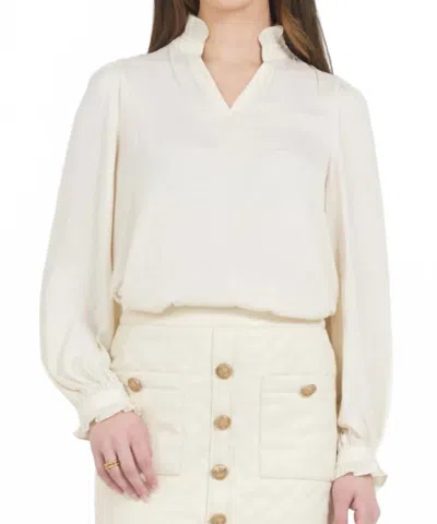 Stellah Split V Neck Blouse In Cream In Neutral