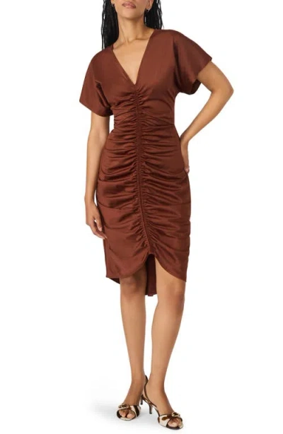 Steve Madden Aimee Ruched Short Sleeve Dress In Brown