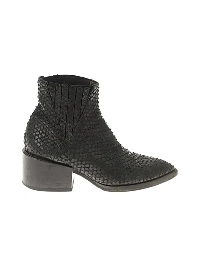 Pre-owned Steve Madden Ankle Boots In Black