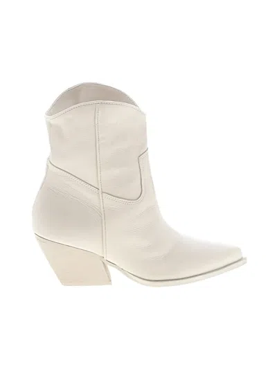 Pre-owned Steve Madden Ankle Boots In Ivory
