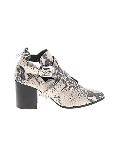 Pre-owned Steve Madden Ankle Boots In White