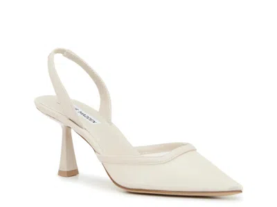 Steve Madden Beyah Pump In White