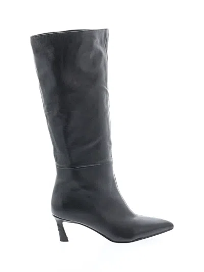 Pre-owned Steve Madden Boots In Black