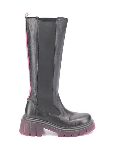 Pre-owned Steve Madden Boots In Black