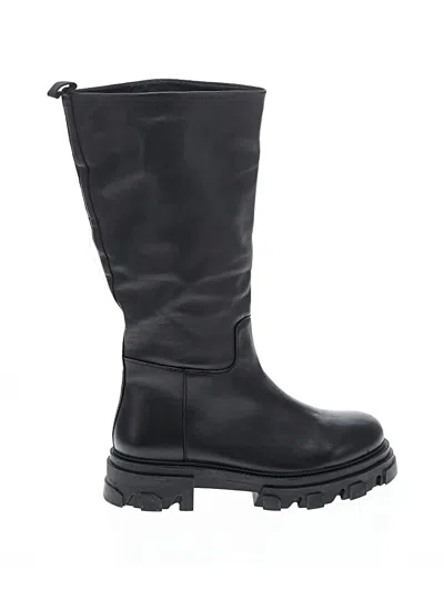Pre-owned Steve Madden Boots In Black