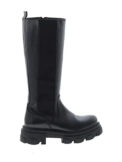 Pre-owned Steve Madden Boots In Black