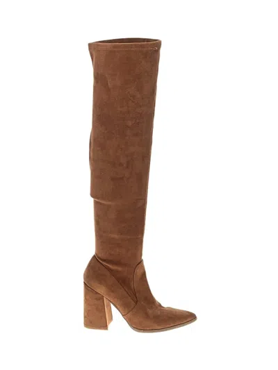 Pre-owned Steve Madden Boots In Brown