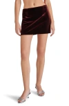 Steve Madden Cindi Velvet Miniskort In Wine