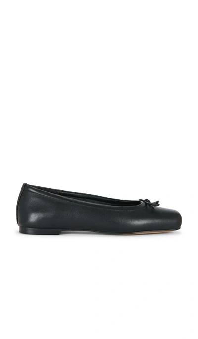 Steve Madden Eleve Flat In Black