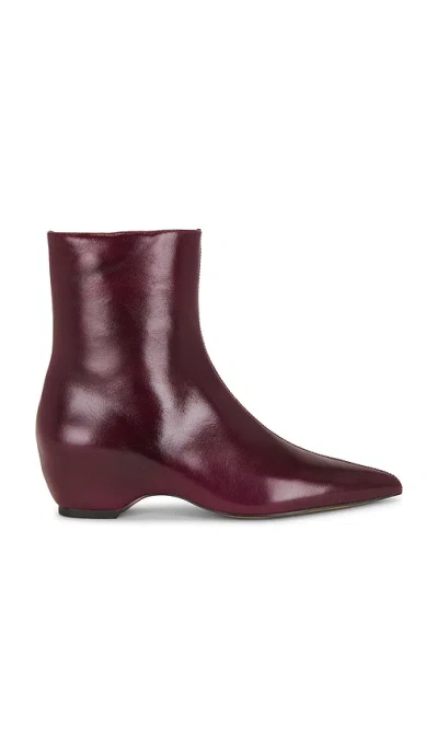Steve Madden Karlson Boot In Burgundy