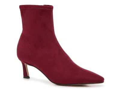 Steve Madden Lianne Bootie In Burgundy