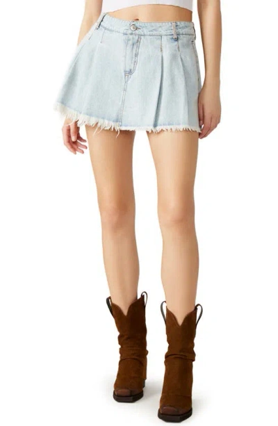 Steve Madden Marlowe Fray Hem Pleated Denim Skort In Stone Wash