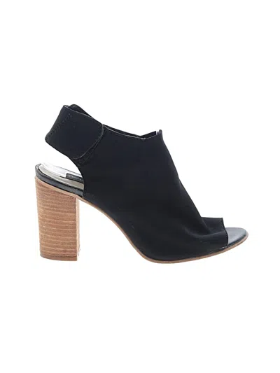 Pre-owned Steve Madden Sandals In Black