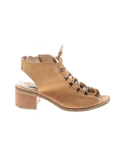 Pre-owned Steve Madden Sandals In Brown