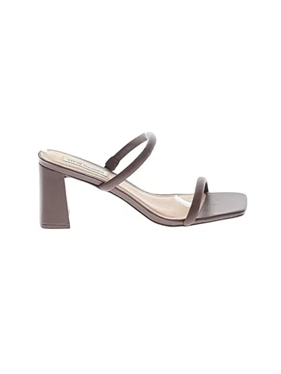 Pre-owned Steve Madden Sandals In Gray