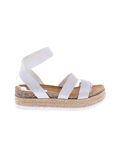 Pre-owned Steve Madden Sandals In White