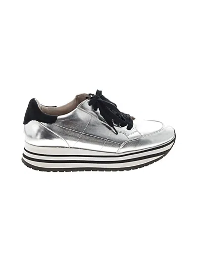 Pre-owned Steve Madden Sneakers In Silver