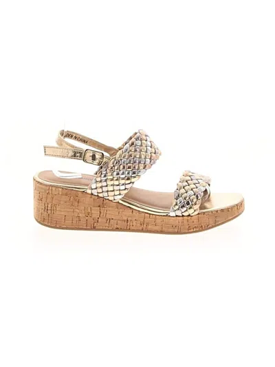 Pre-owned Steve Madden Wedges In Gold
