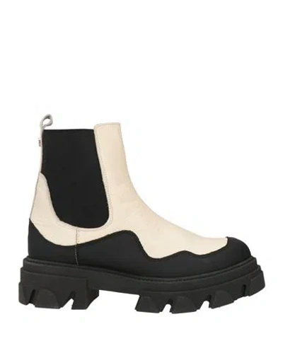 Steve Madden Woman Ankle Boots Ivory Size 6 Leather In Black