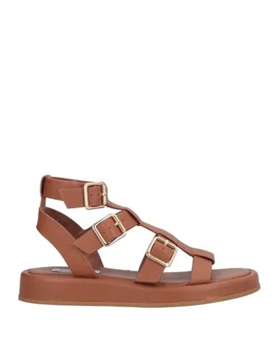 Steve Madden Woman Sandals Brown Size 8 Leather