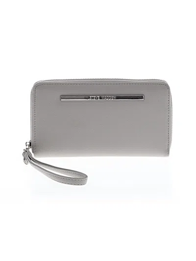 Pre-owned Steve Madden Wristlet In Gray