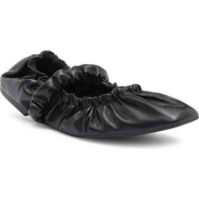 Steve Madden Yandy Ballet Flat In Black