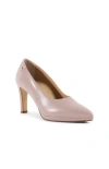 Stinaa.j Isa Orthopedic Pointed Toe Pumps In Beige Leather