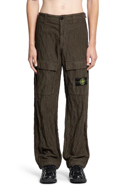 Stone Island 3100025n Wrinkled Corduroy Cargo Trousers In Green