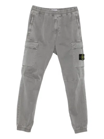 Stone Island Pantalone Cargo Con Patch Logo In Gray