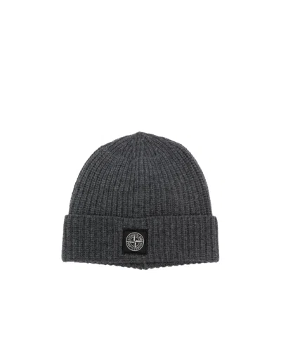 Stone Island Compass-motif Ribbed-knit Beanie In Black