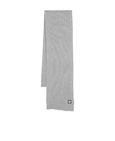 Stone Island Compass-patch Ribbed-knit Scarf In Gray